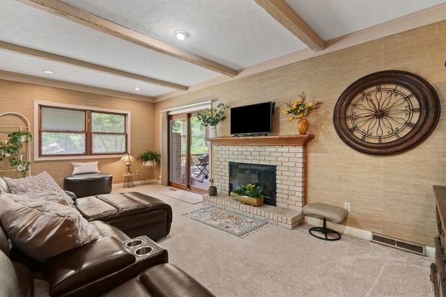 3726 Ridgewood Drive, Davenport, IA 52807
