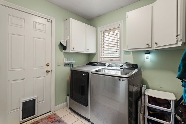 3726 Ridgewood Drive, Davenport, IA 52807