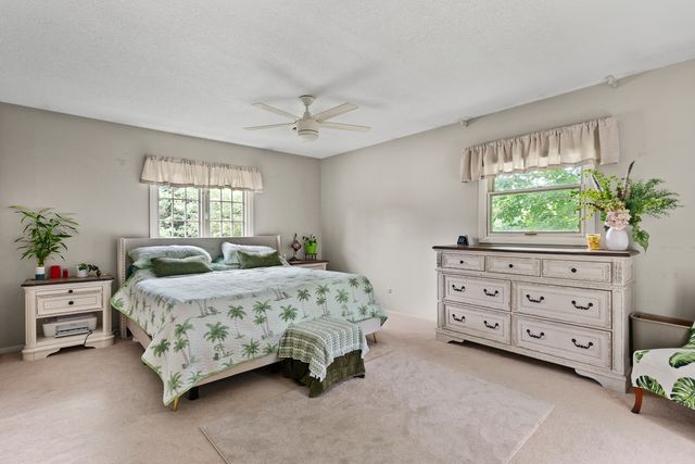 3726 Ridgewood Drive, Davenport, IA 52807