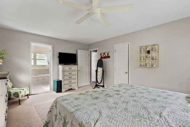 3726 Ridgewood Drive, Davenport, IA 52807
