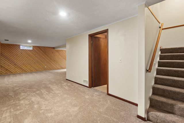3726 Ridgewood Drive, Davenport, IA 52807