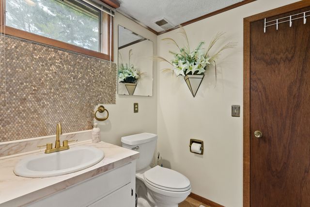 3726 Ridgewood Drive, Davenport, IA 52807