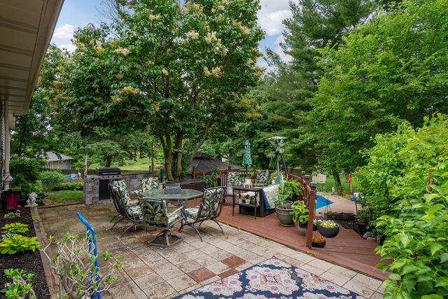 3726 Ridgewood Drive, Davenport, IA 52807