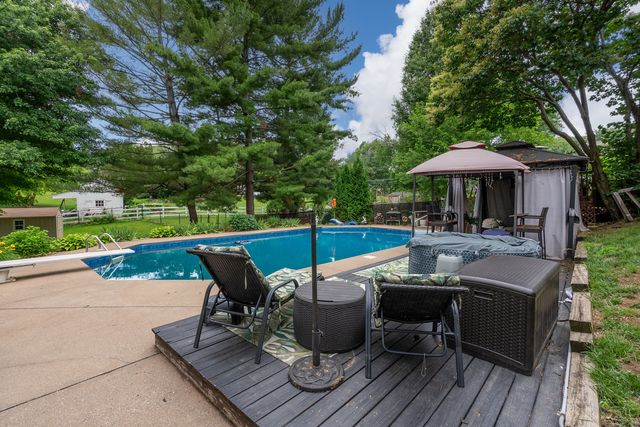 3726 Ridgewood Drive, Davenport, IA 52807