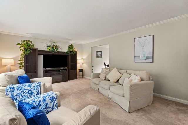 3726 Ridgewood Drive, Davenport, IA 52807