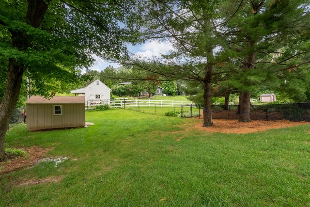 3726 Ridgewood Drive, Davenport, IA 52807