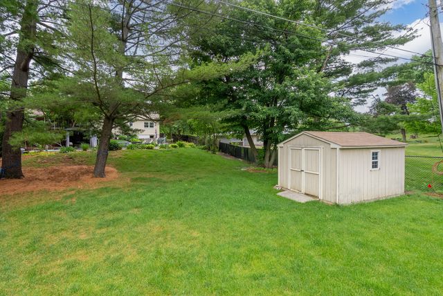 3726 Ridgewood Drive, Davenport, IA 52807
