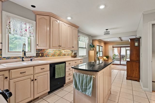 3726 Ridgewood Drive, Davenport, IA 52807