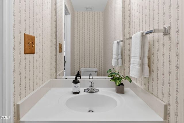 508 Heathridge Lane, Cary, NC 27513