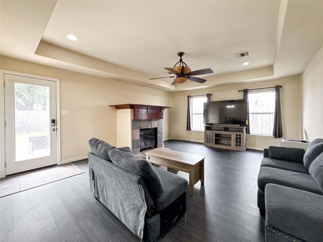 330 E Edgebrook Drive, Houston, TX 77034