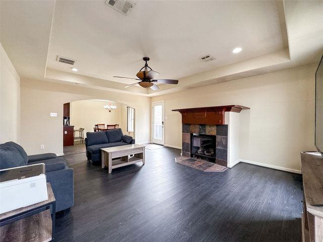 330 E Edgebrook Drive, Houston, TX 77034