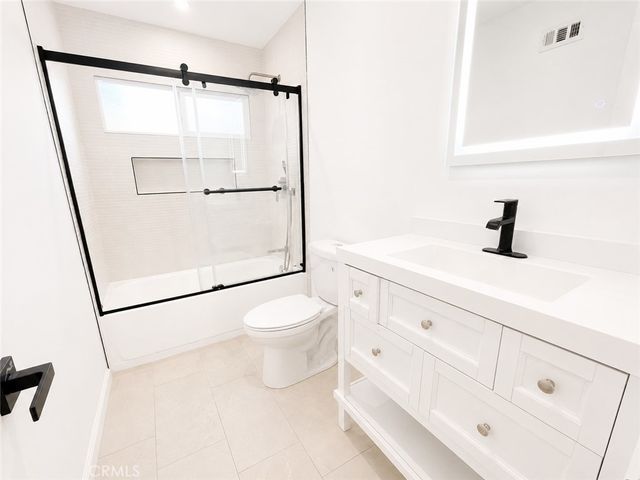 23926 Hamlin Street, West Hills, CA 91307