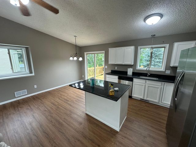1547 Harvest Lane, Shakopee, MN 55379
