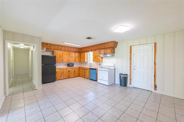 709 Sundale Drive, Lake Charles, LA 70607