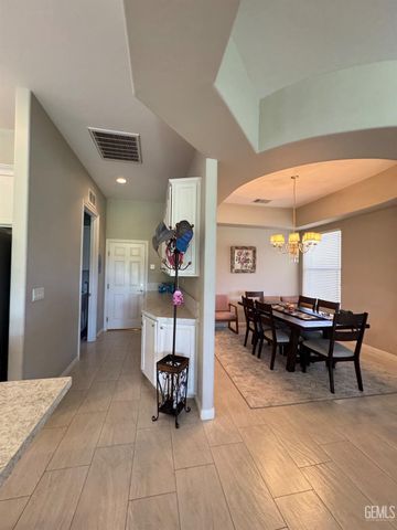 10104 Dutch Iris Drive, Bakersfield, CA 93311