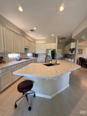 10104 Dutch Iris Drive, Bakersfield, CA 93311