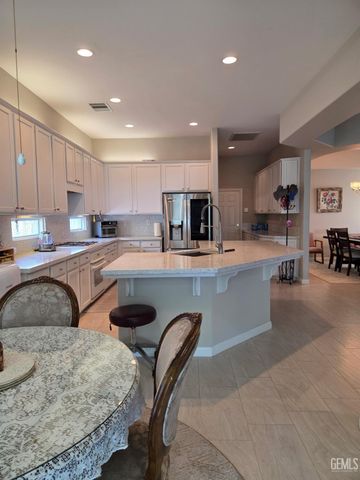 10104 Dutch Iris Drive, Bakersfield, CA 93311