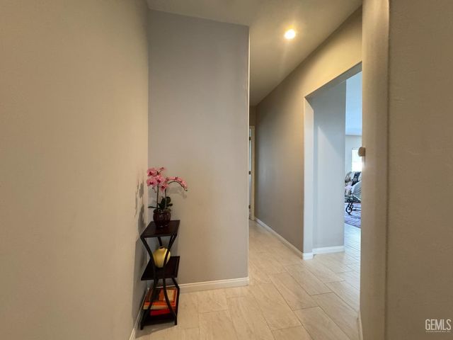 10104 Dutch Iris Drive, Bakersfield, CA 93311