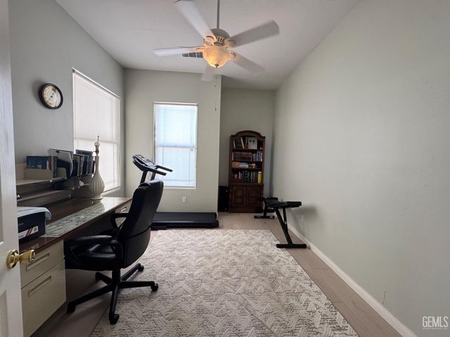 10104 Dutch Iris Drive, Bakersfield, CA 93311