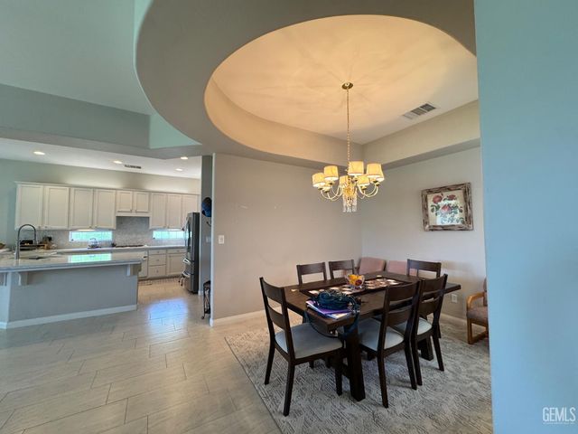 10104 Dutch Iris Drive, Bakersfield, CA 93311