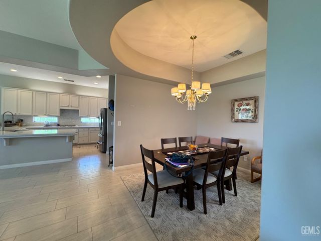 10104 Dutch Iris Drive, Bakersfield, CA 93311