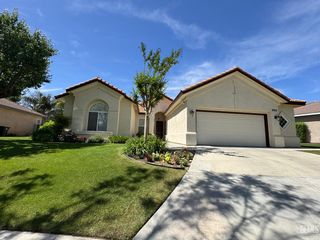 10104 Dutch Iris Drive, Bakersfield, CA 93311