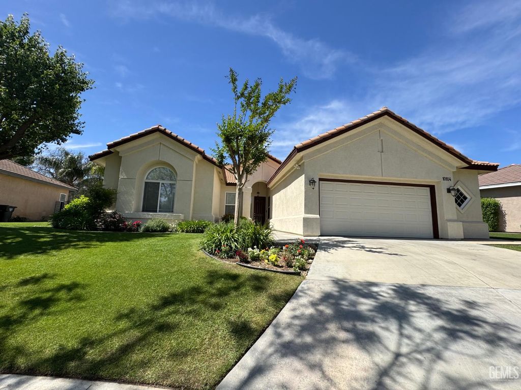10104 Dutch Iris Drive, Bakersfield, CA 93311