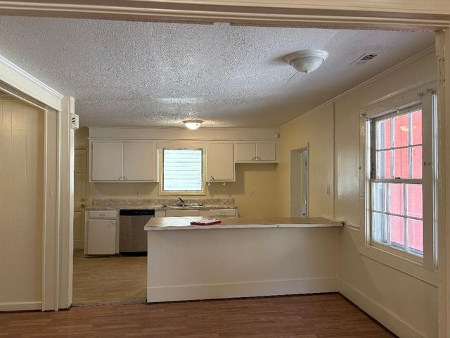 100 E Hunter Street, Sumter, SC 29153