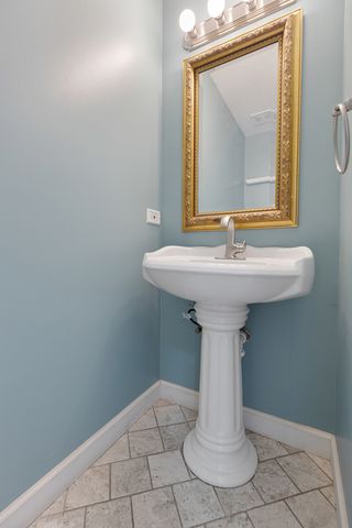 399 Fulton Street, South Elgin, IL 60177