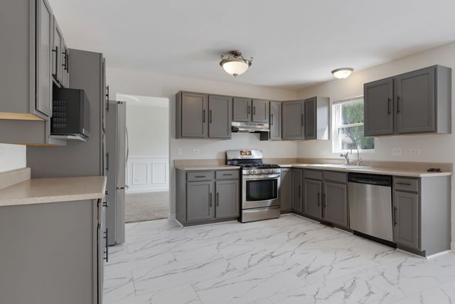 399 Fulton Street, South Elgin, IL 60177