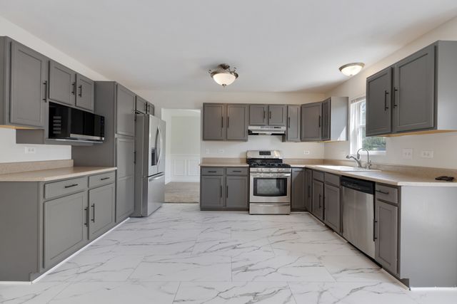 399 Fulton Street, South Elgin, IL 60177