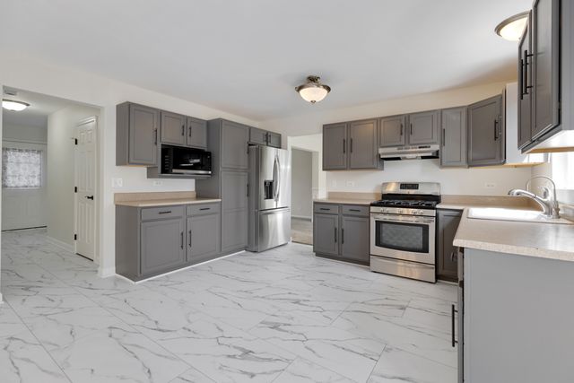 399 Fulton Street, South Elgin, IL 60177