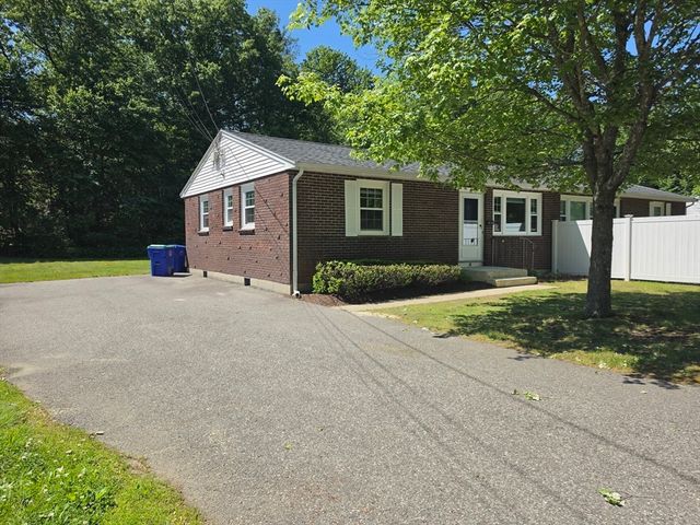 38 Cobb 0, Rockland, MA 02370