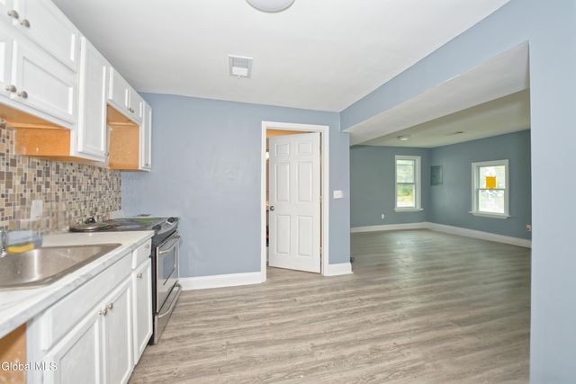 99 Railroad Avenue, Hoosick Falls, NY 12090