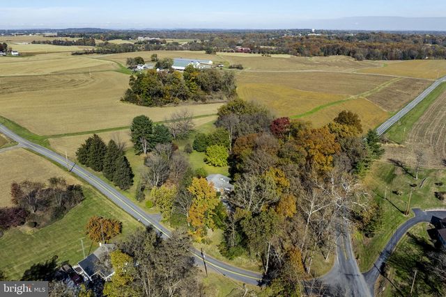 269 SHEEP LN, Millersville, PA 17551