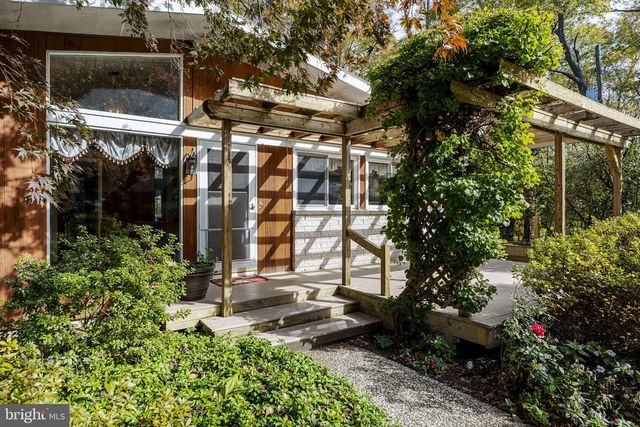 269 SHEEP LN, Millersville, PA 17551