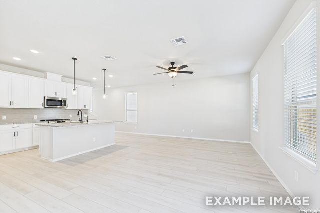 285 W Quill Dr Building 13, San Antonio, TX 78228