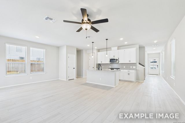 285 W Quill Dr Building 13, San Antonio, TX 78228