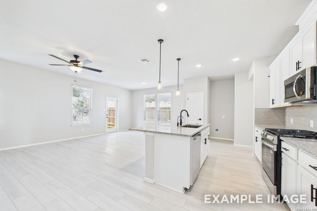 285 W Quill Dr Building 13, San Antonio, TX 78228
