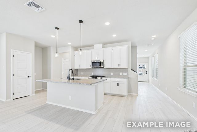 285 W Quill Dr Building 13, San Antonio, TX 78228