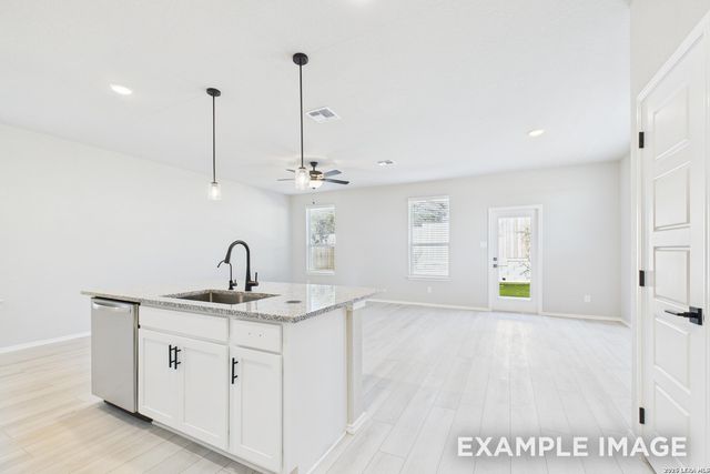 285 W Quill Dr Building 13, San Antonio, TX 78228