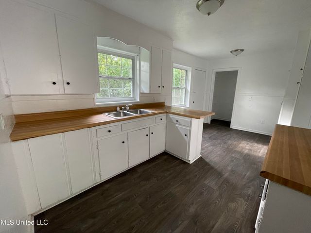 1922 Shamrock Drive, Jackson, MS 39204