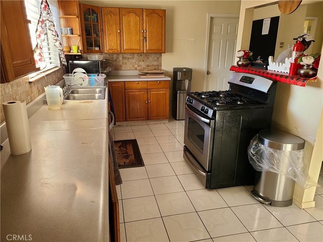 11685 Holmes, Jurupa Valley, CA 91752