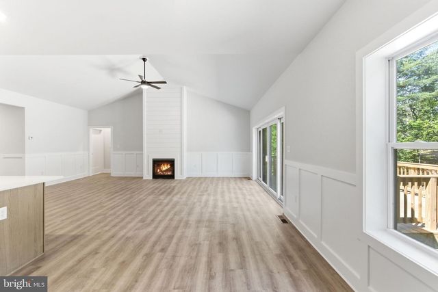 63-GARAGE SPICE BUSH CT, Hedgesville, WV 25427