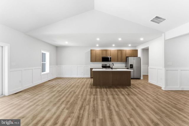 63-GARAGE SPICE BUSH CT, Hedgesville, WV 25427