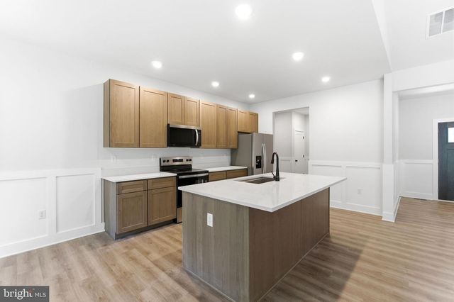 63-GARAGE SPICE BUSH CT, Hedgesville, WV 25427