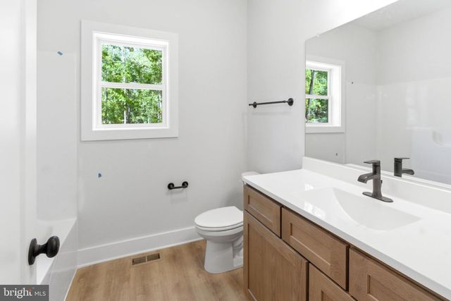 63-GARAGE SPICE BUSH CT, Hedgesville, WV 25427