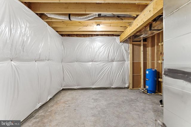 63-GARAGE SPICE BUSH CT, Hedgesville, WV 25427