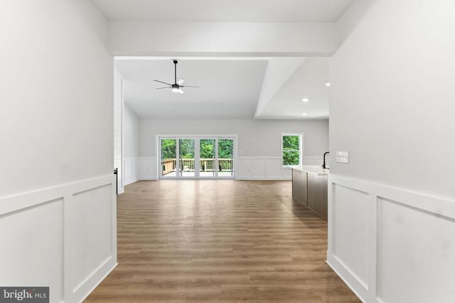63-GARAGE SPICE BUSH CT, Hedgesville, WV 25427