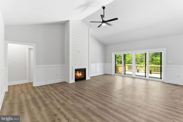63-GARAGE SPICE BUSH CT, Hedgesville, WV 25427